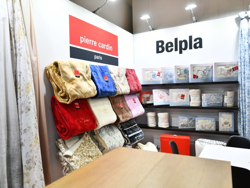 czarne półki na targi stoiska targowe wystawiennicze warszawa wypożyczalnia