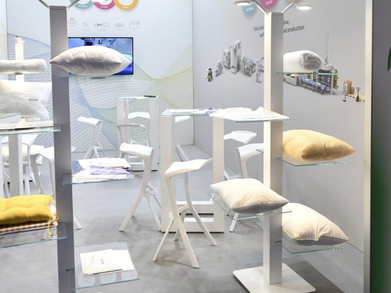 wynajem ekspozytorów produktów targi eventy