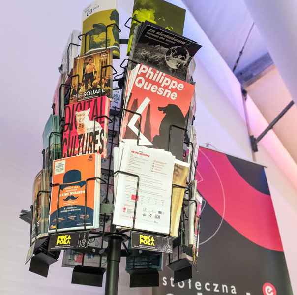 ekspozytor obrotowy wynajem warszawa wypożyczalnia wyposażenia mebli eventowych