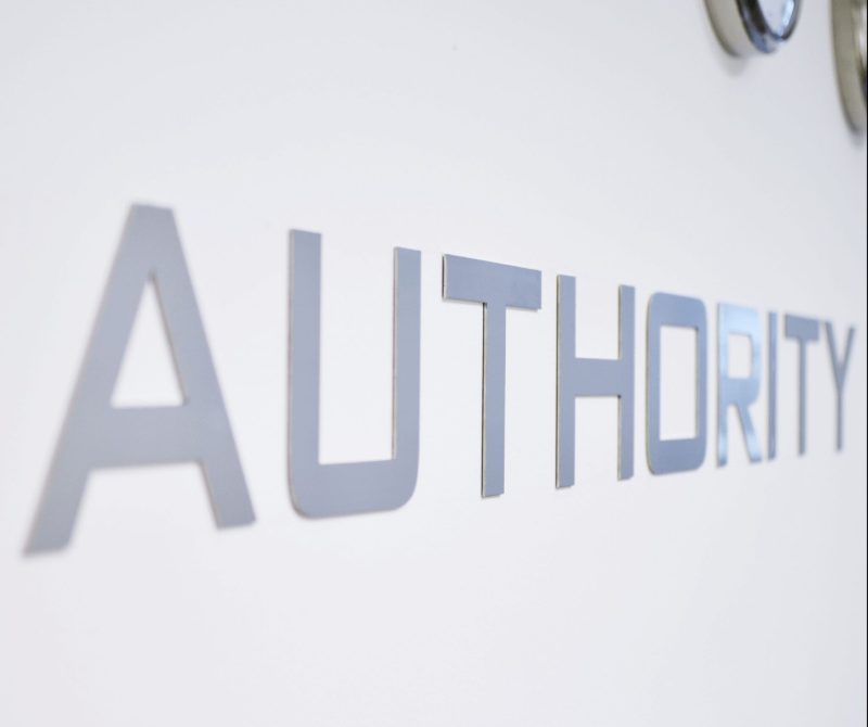 litery bez świecenia