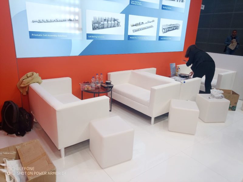 biała sofa ekoskóra wynajem na targi event eventy impreza warszawa