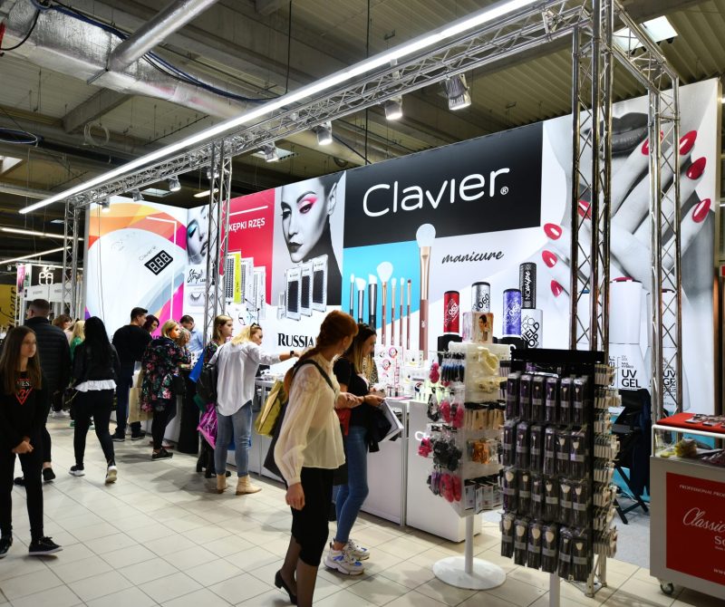 kasetony tekstylne led wielkoformatowe ściany świecące zabudowa targowa beauty forum