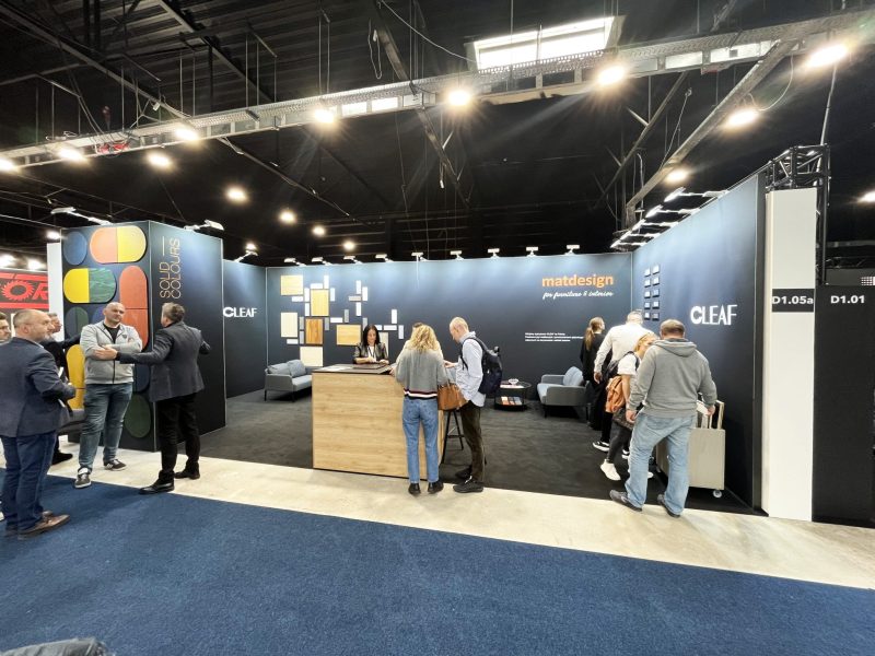 kanapy sofy sofa do wynajmu wynajem wypożyczalnia szara na targi eventy