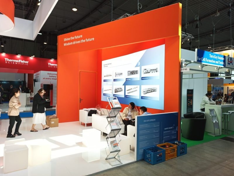 stoisko targowe ścianki ekspozycyjne z podświetleniem led battery show niemcy