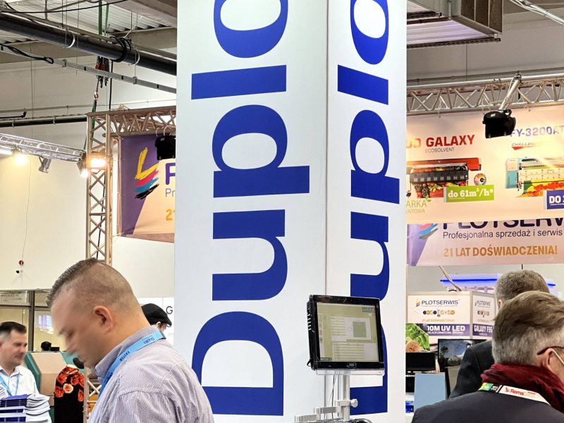 obudowa słupa hali targi stoiska targowe wypożyczalnia