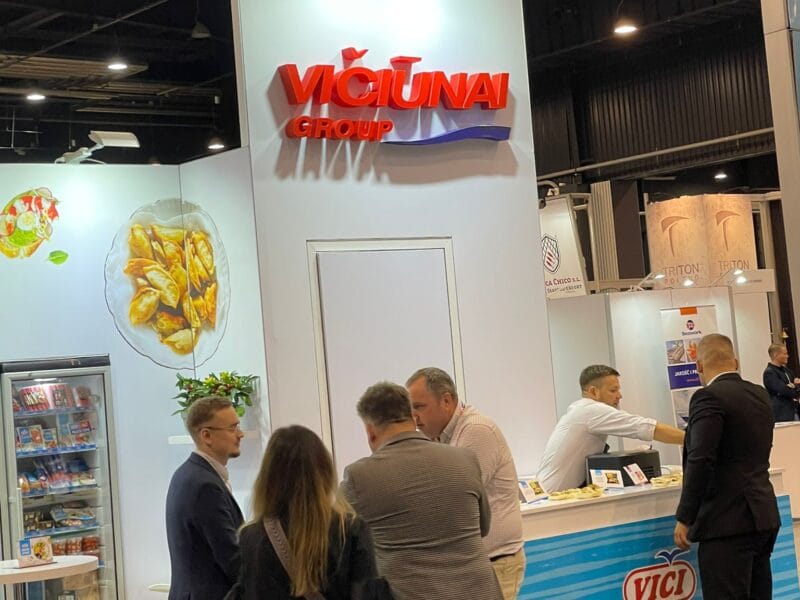 Stoisko targowe Viciunai Group, wykonane przez firmę budującą stoiska w Europie, podczas targów Polfish w Gdańsku