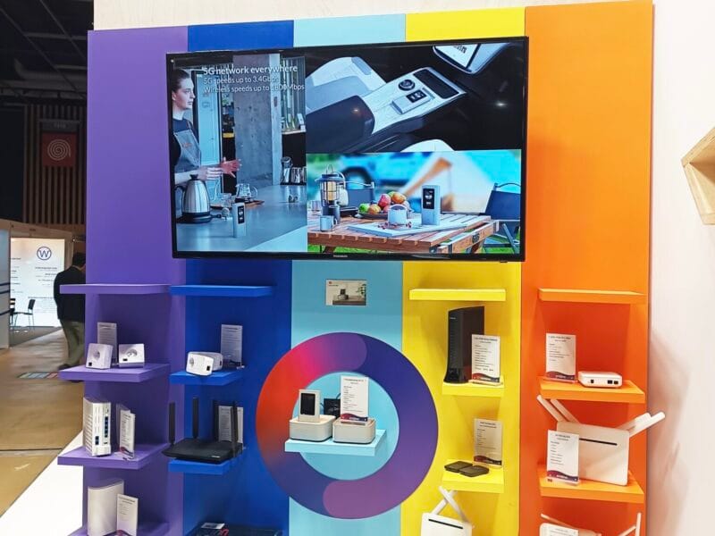 Modern modular exhibition stand for STRONG at Network X Paris 2024, showcasing premium design and craftsmanship