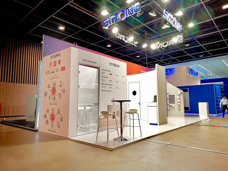 Visible and impactful branding on the facade of STRONG's modular trade show booth