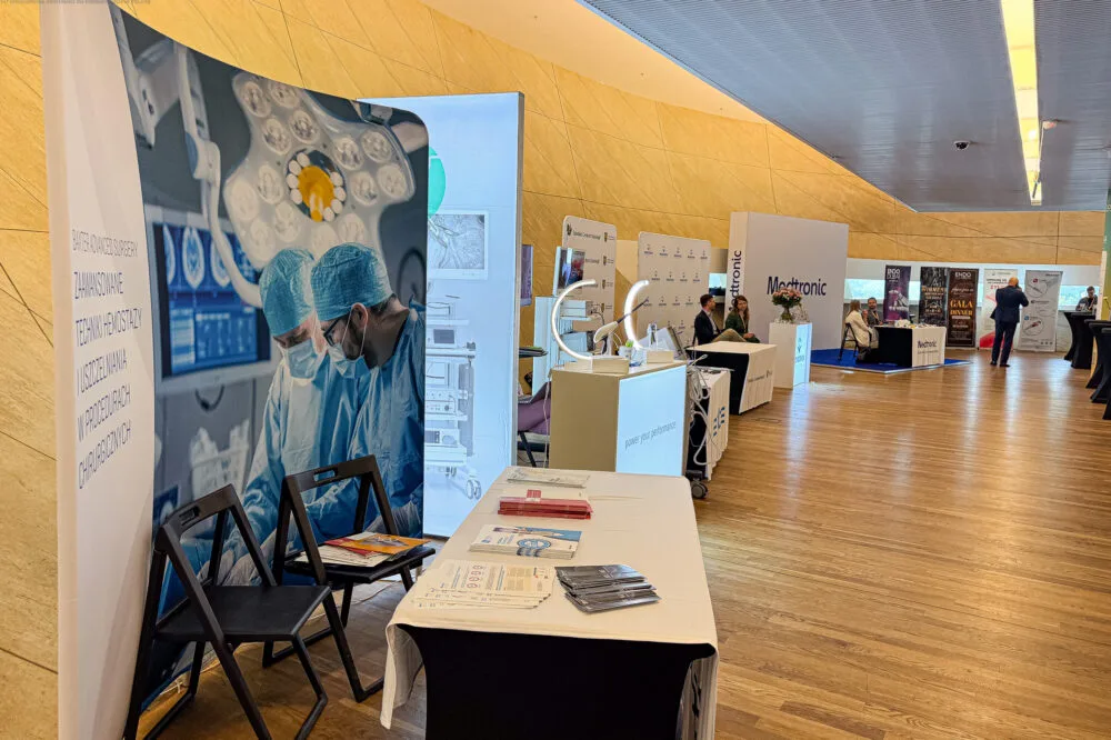 Portable promotional walls for hotel exhibitions