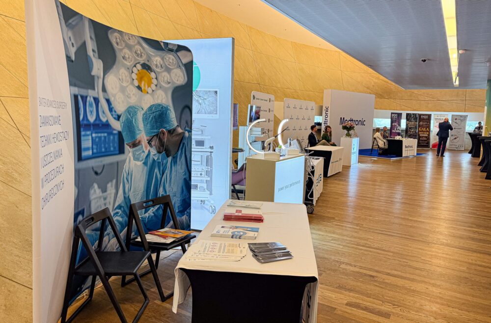 Ścianki reklamowe z grafiką tekstylną – stoisko eventowe