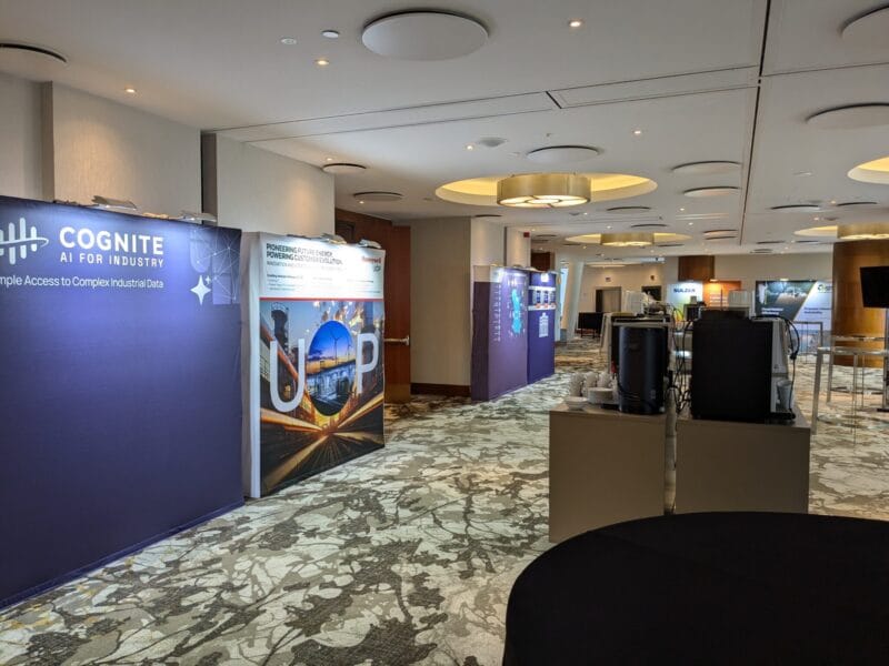 Lekkie stoisko z grafiką – ścianki stelażowe na konferencji