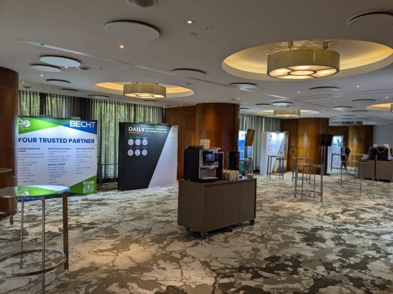 Zabudowa stoiska z systemem stelażowym – konfiguracja szeregowa