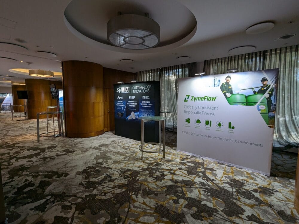 Ekonomiczny stelaż z grafiką – stoisko targowe w wersji budżetowej