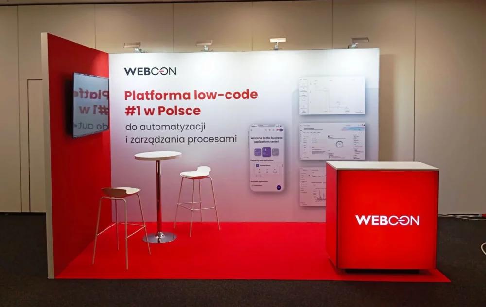 Modułowa zabudowa stoiska w systemie GoFRAME z grafiką i ladą