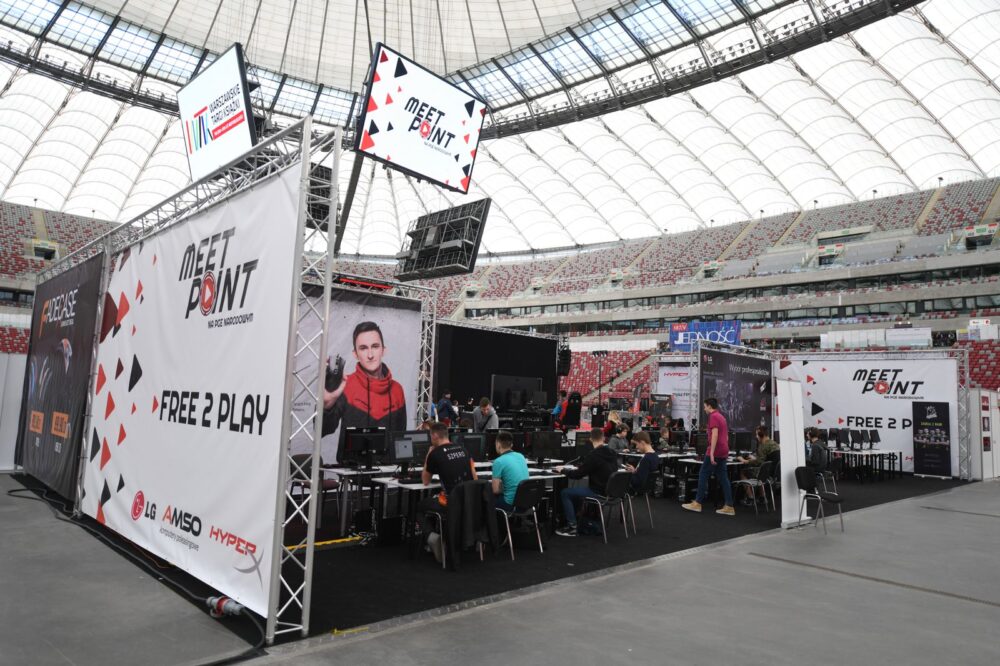 Truss construction with hanging banner