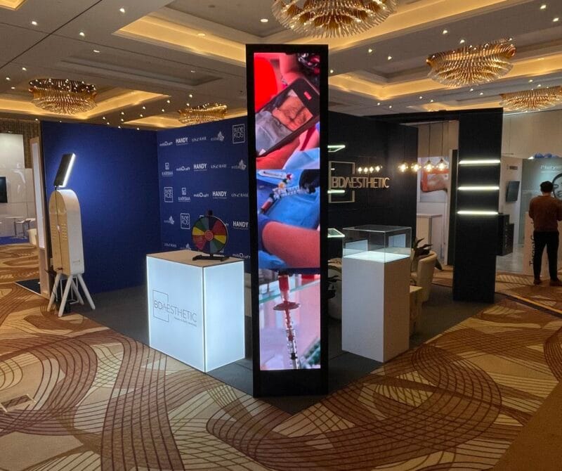 Ścianka tekstylna z nadrukiem na targi i wydarzenia Karisma Kongres Medycyny Estetycznej w Warszawie