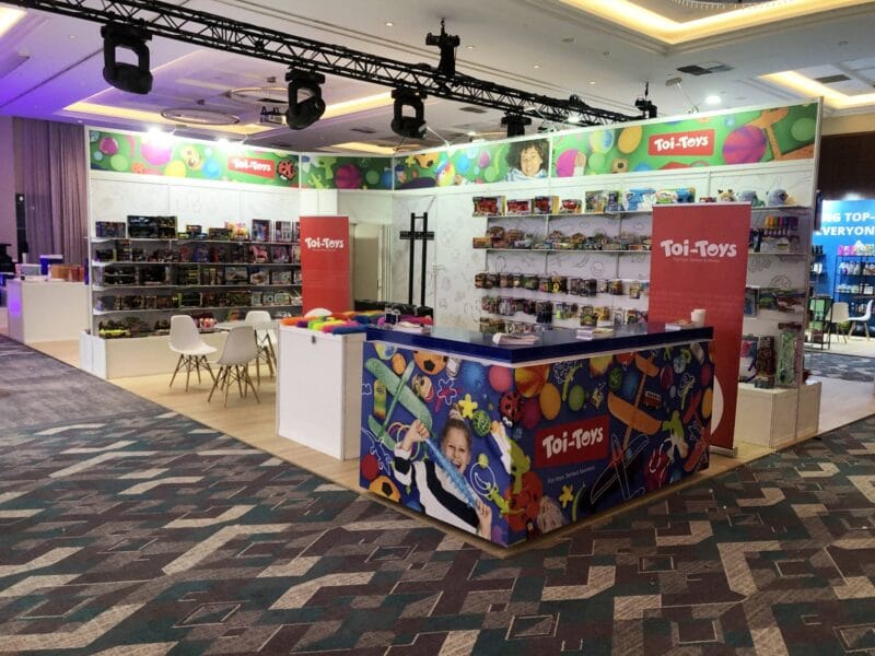 Oklejony panel Octanorm na stoisku targowym