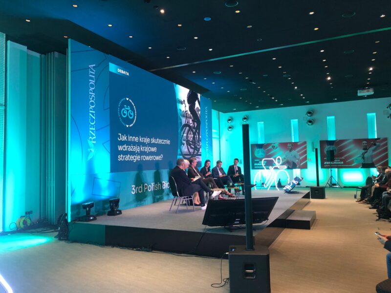 stand360 - Budujemy stoiska, które sprzedają