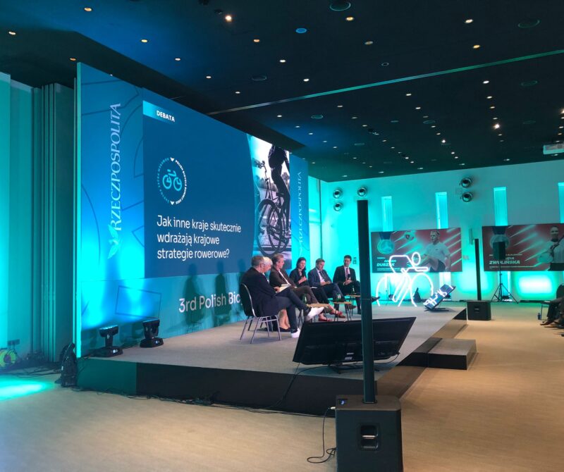 stand360 - Budujemy stoiska, które sprzedają