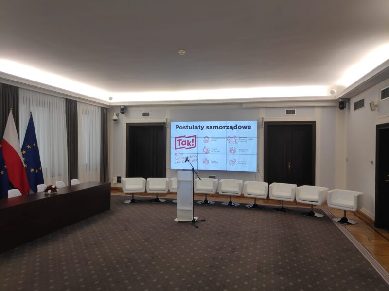 wypożyczalnia mebli eventowych warszawa konferencja