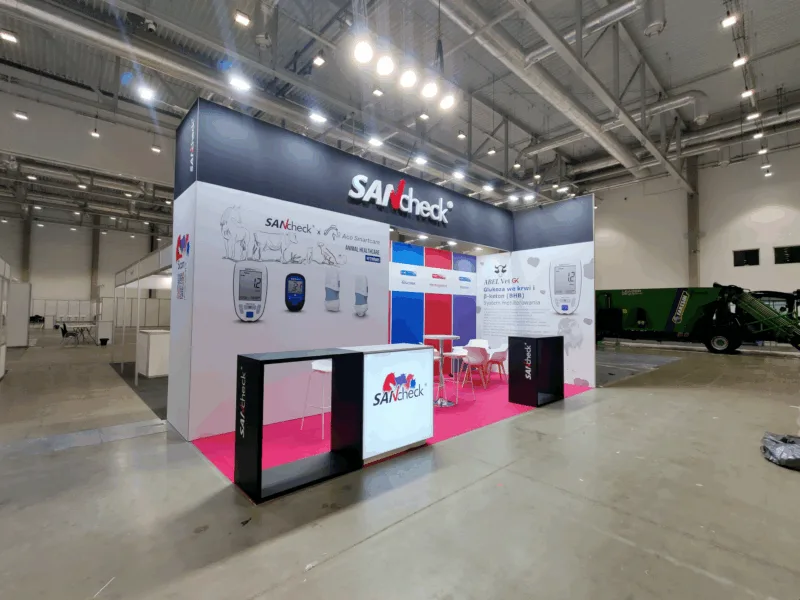 Litery 3D ze styroduru na stoisko targowe