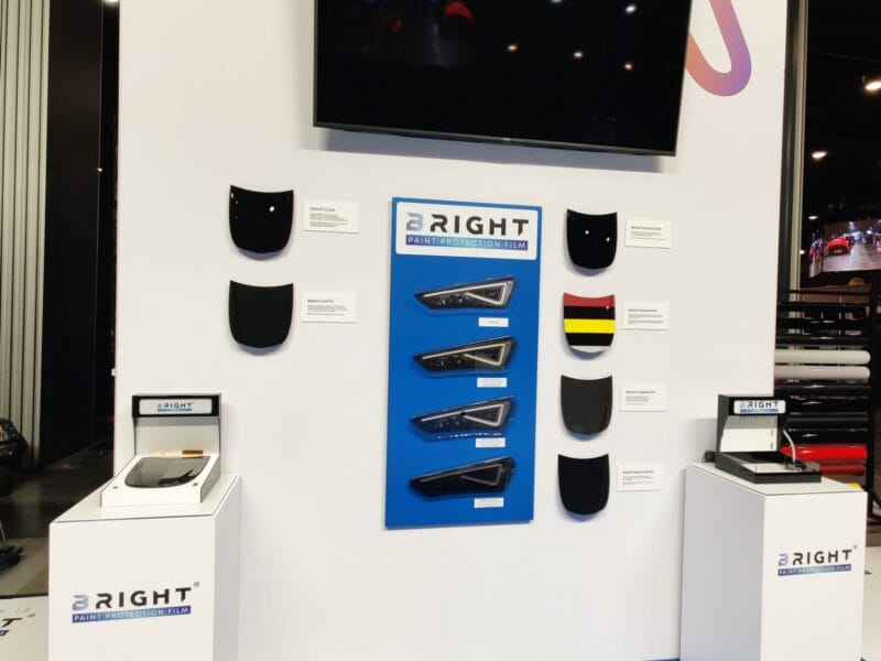 Konstrukcja stoiska targowego Bright z wynajmem systemowym