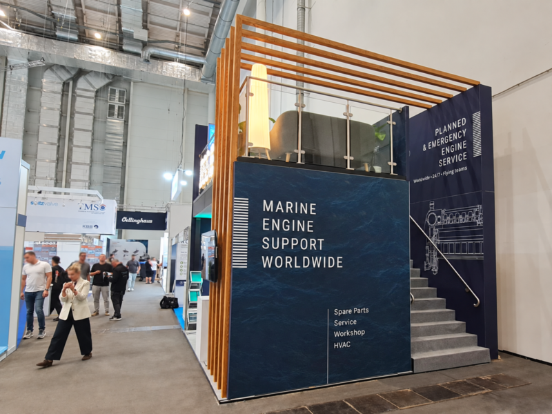 Stoisko piętrowe BSS – SMM Hamburg 2026 Dwupoziomowe stoisko targowe BSS zrealizowane przez Stand360 na targach SMM Hamburg 2026