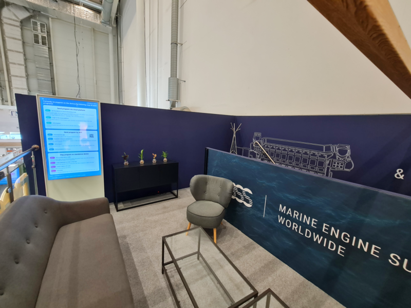Strefa lounge – stoisko BSS SMM Hamburg Strefa lounge na piętrze stoiska BSS podczas targów SMM Hamburg 2026