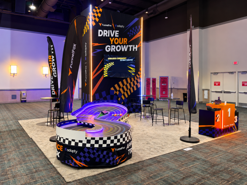 Stoisko targowe FunnelFox i Adapty na MAU Vegas 2026 w Las Vegas - realizacja Stand360